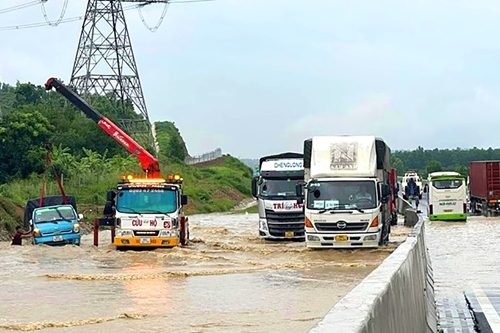 Bộ Giao thông vận tải chỉ đạo “nóng” xử lý sự cố ngập nước tại cao tốc Phan Thiết - Dầu Giây